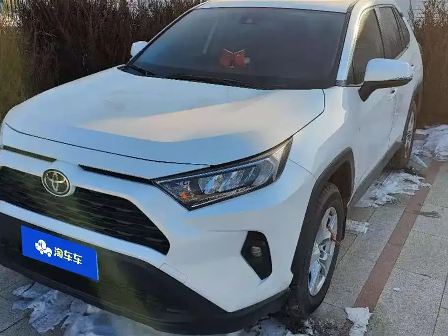 Toyota RAV4 — фото 1