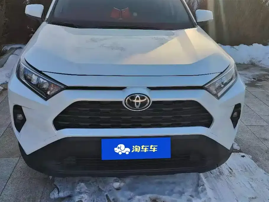Toyota RAV4 — фото 5