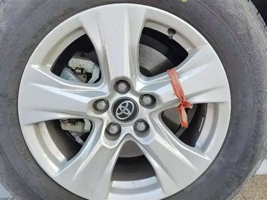 Toyota RAV4 — фото 3