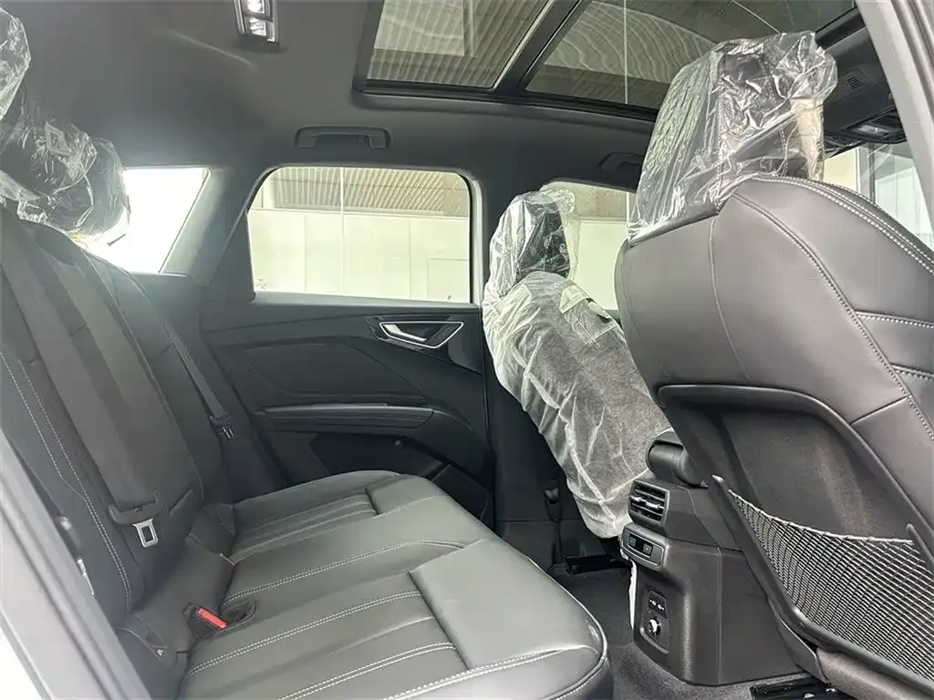 Audi Q4 e-tron — фото 10