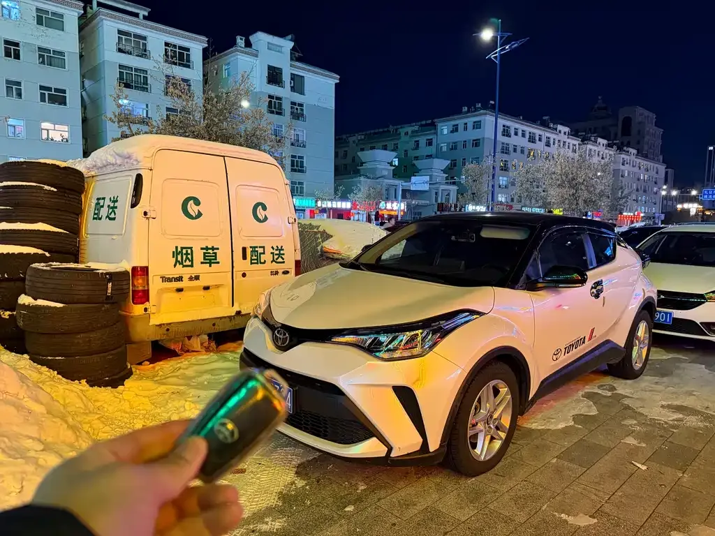 Toyota C-HR — фото 1
