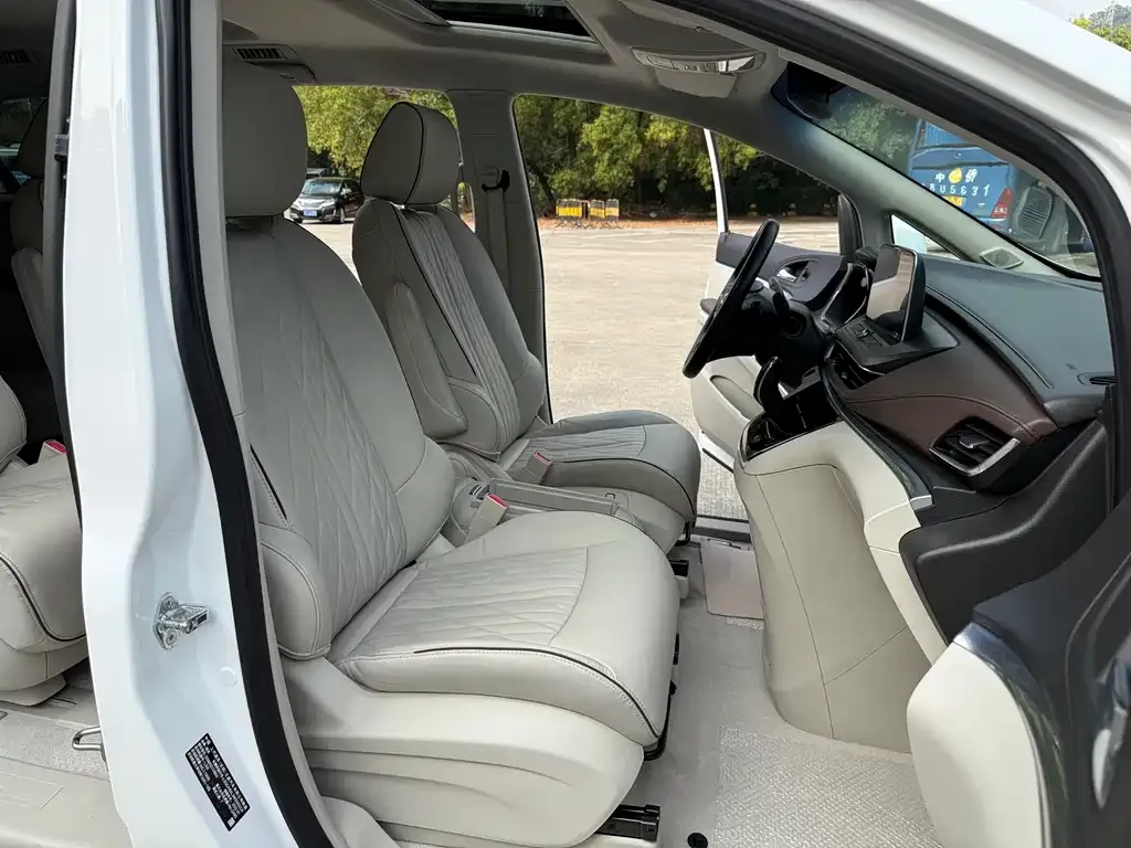 Buick GL8 2022 из CN, фото 6