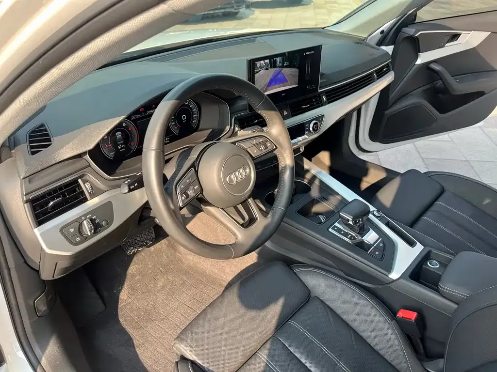 Audi A4L 2021 из CN, фото 4
