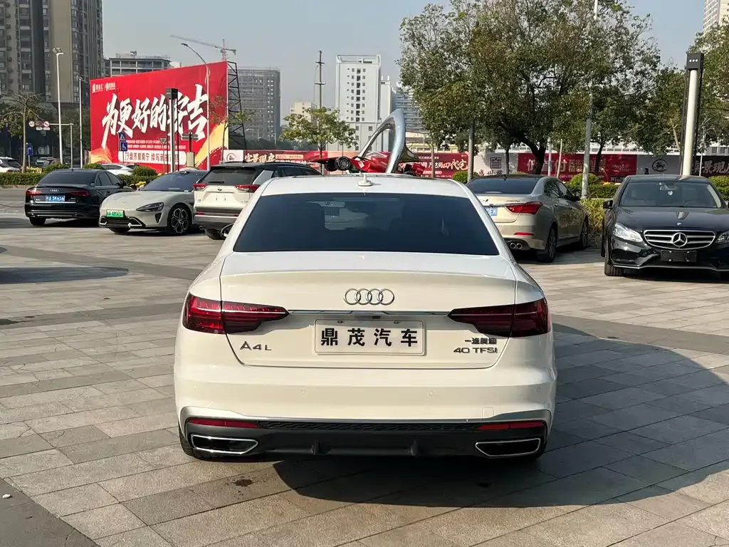 Audi A4L 2021 из CN, фото 10