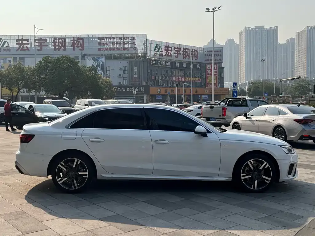 Audi A4L 2021 из CN, фото 7