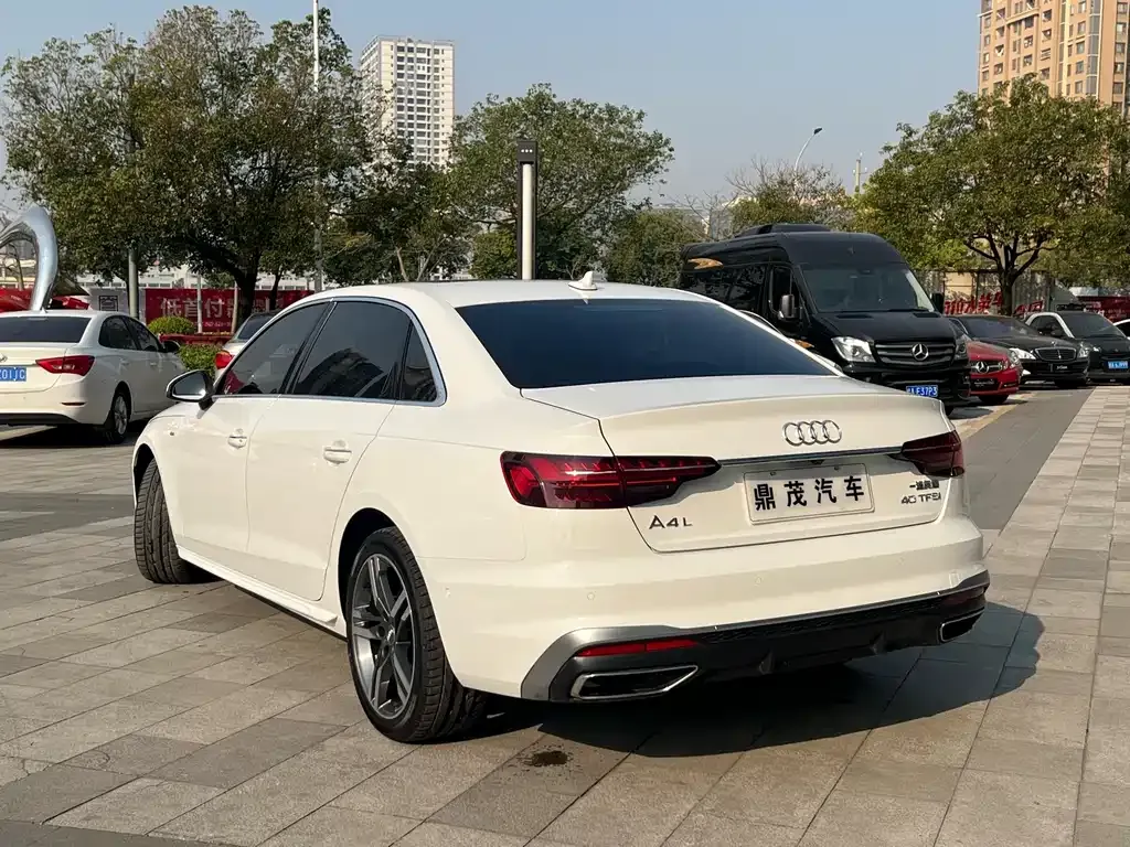 Audi A4L 2021 из CN, фото 3