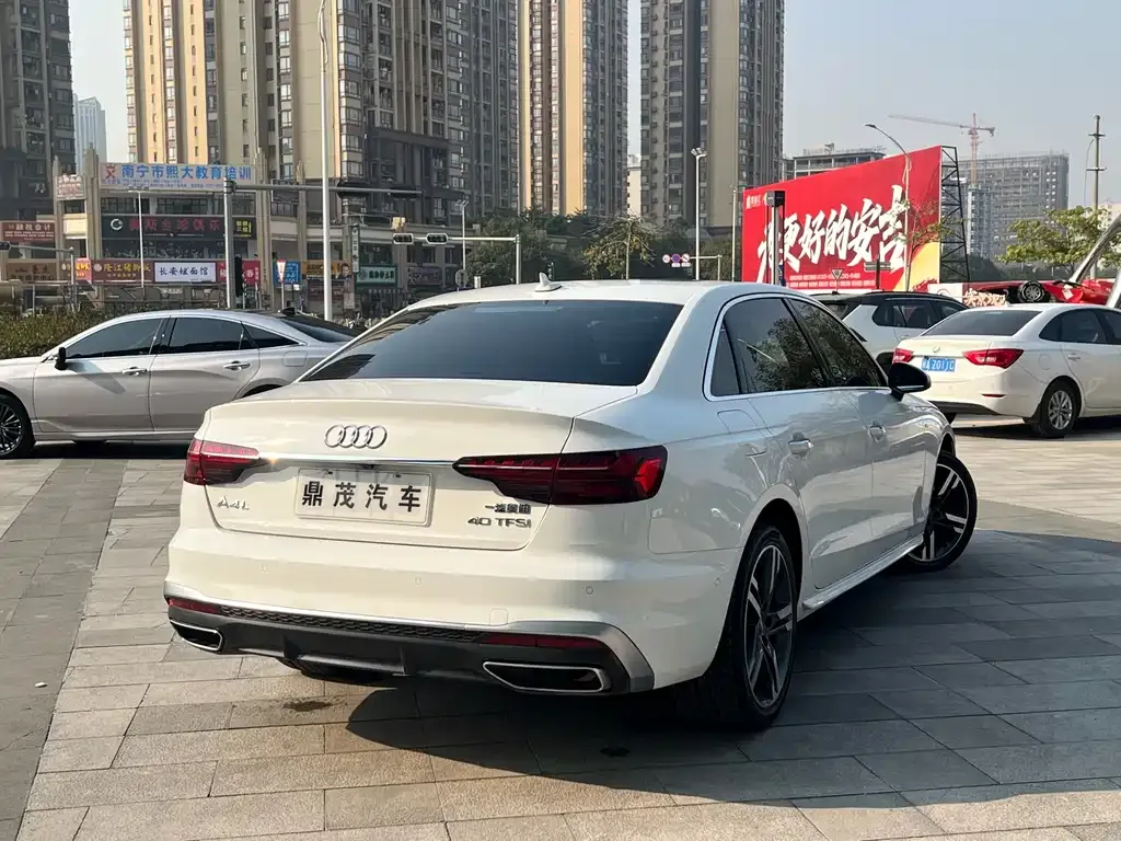 Audi A4L 2021 из CN, фото 9