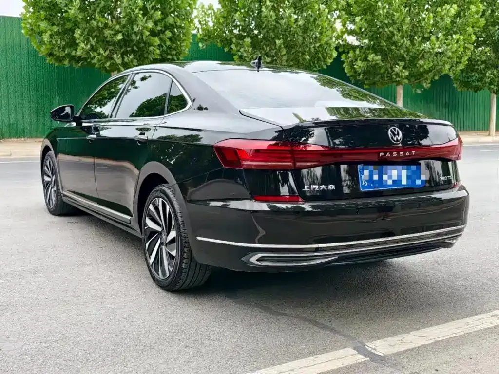 Volkswagen Passat 2023 из CN, фото 3