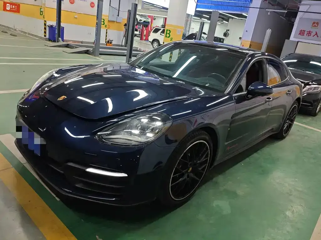 Porsche Panamera — фото 1
