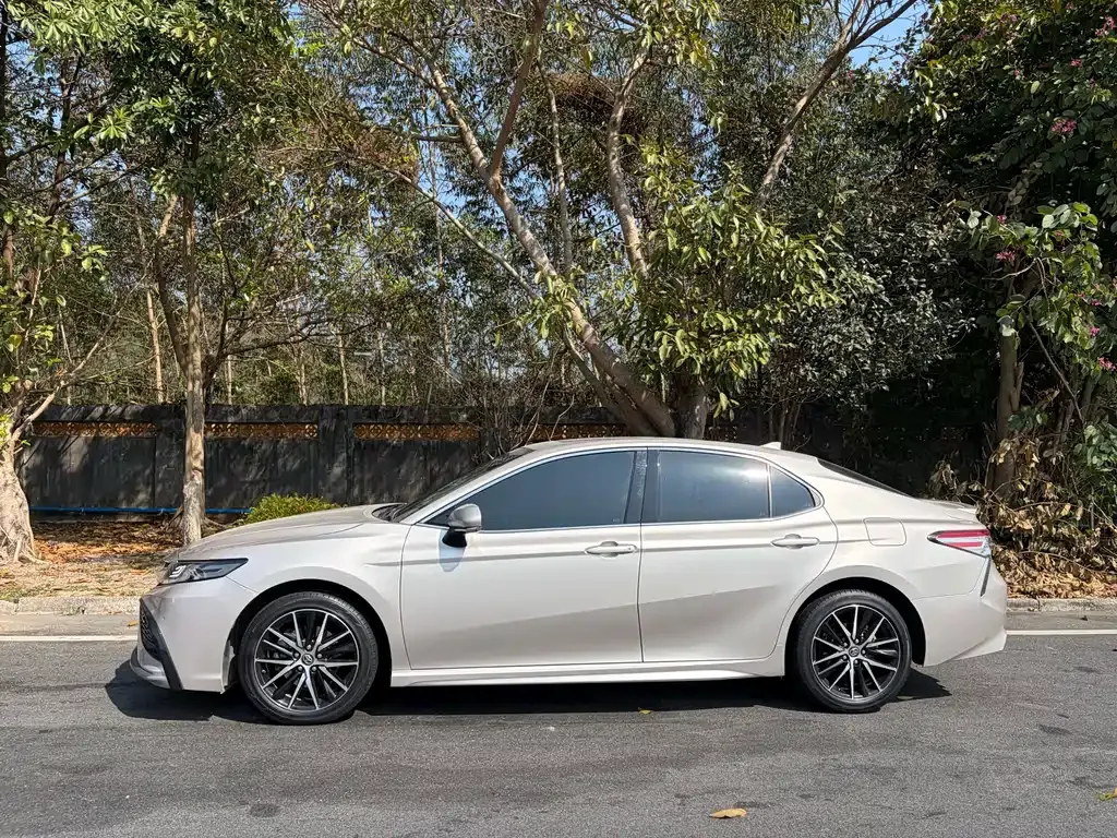 Toyota Camry — фото 8