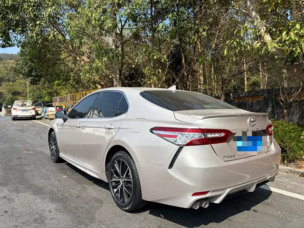 Toyota Camry — фото 6