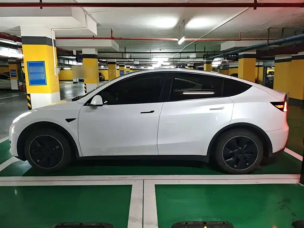 Tesla Model Y — фото 5