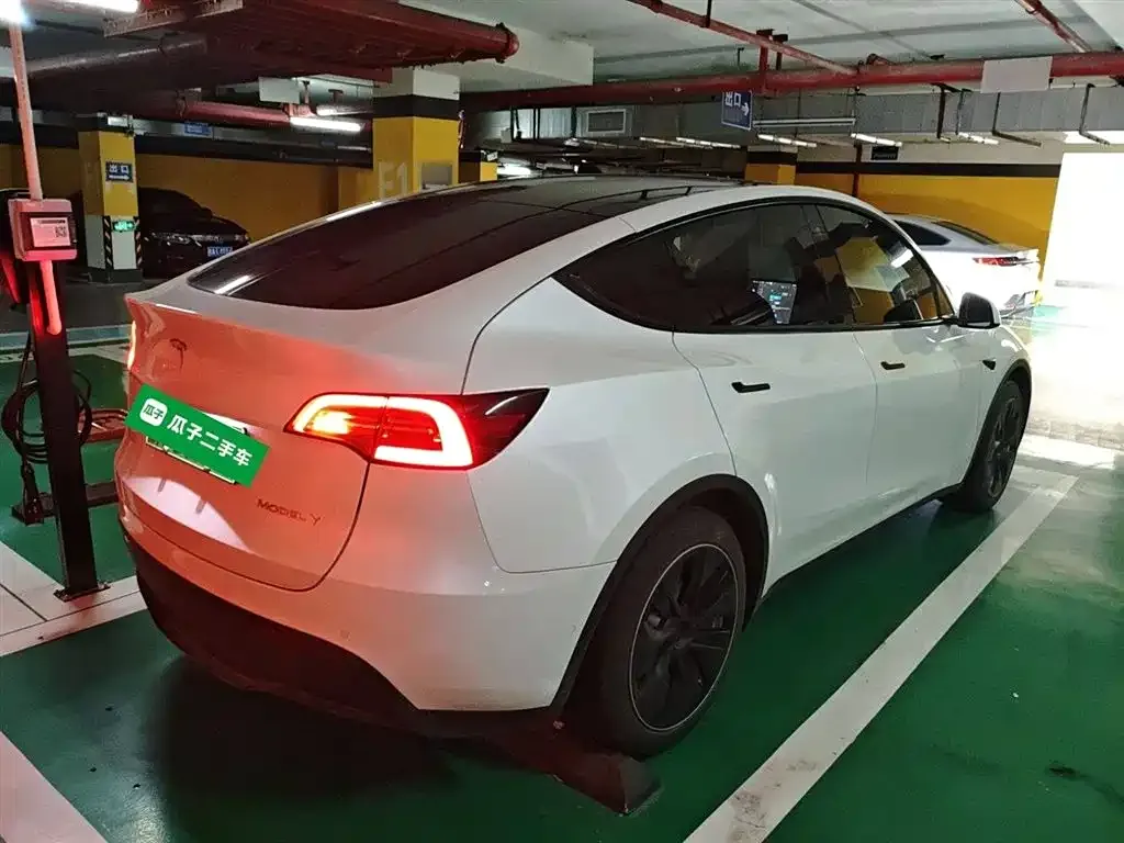 Tesla Model Y — фото 6