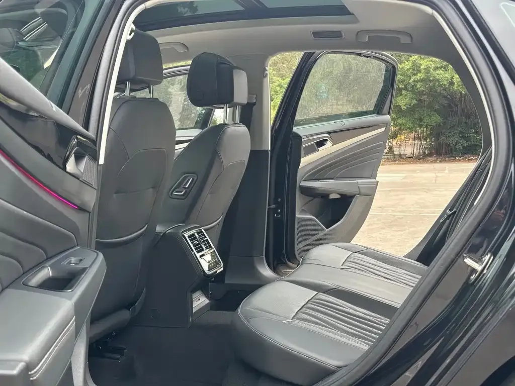 Volkswagen Passat New Energy 2023 из CN, фото 2