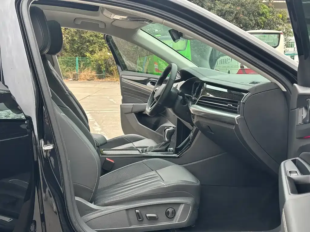 Volkswagen Passat New Energy 2023 из CN, фото 10