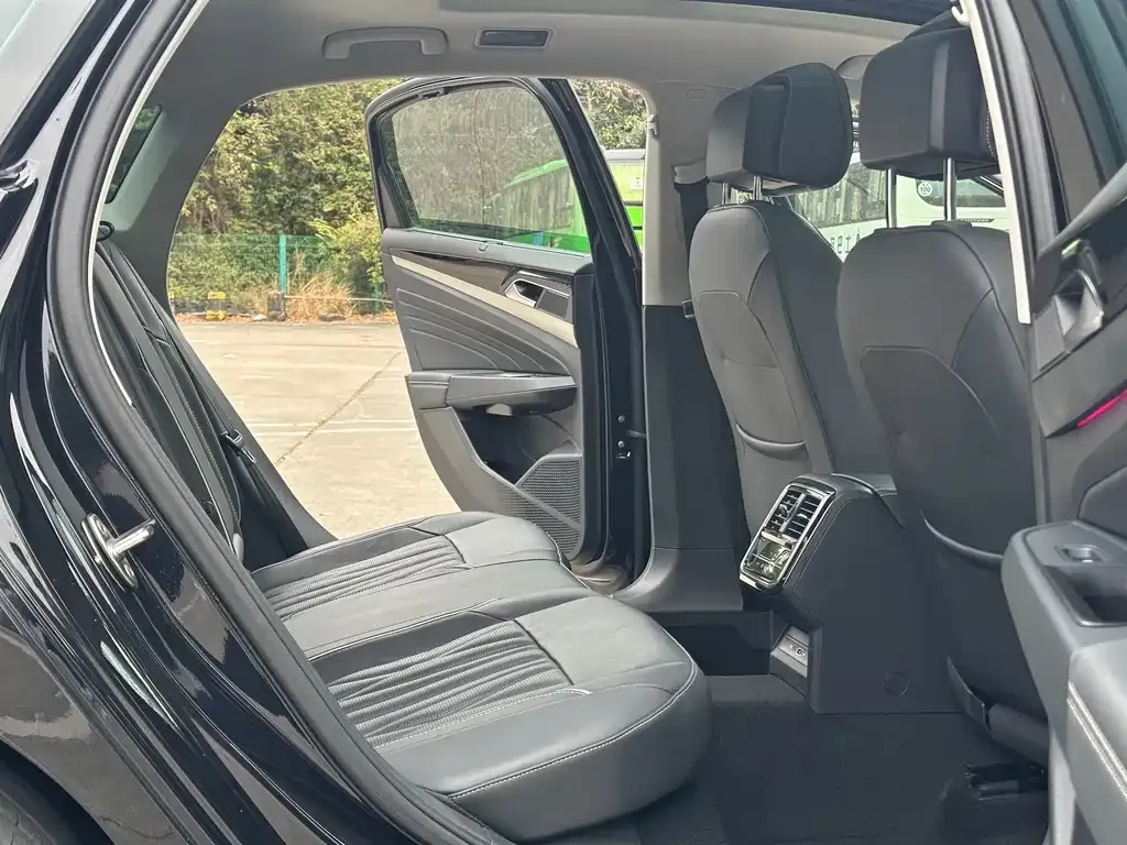 Volkswagen Passat New Energy 2023 из CN, фото 3
