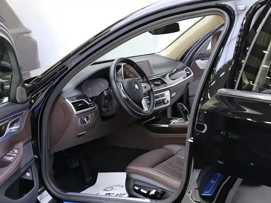 BMW 7 Series 2021 из CN, фото 10