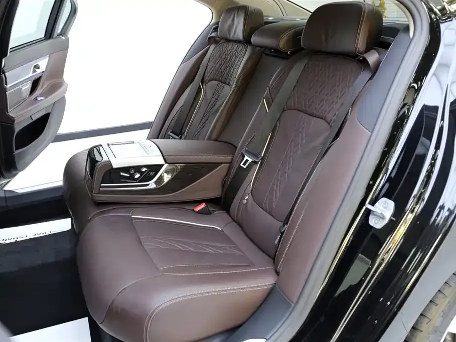 BMW 7 Series 2021 из CN, фото 6