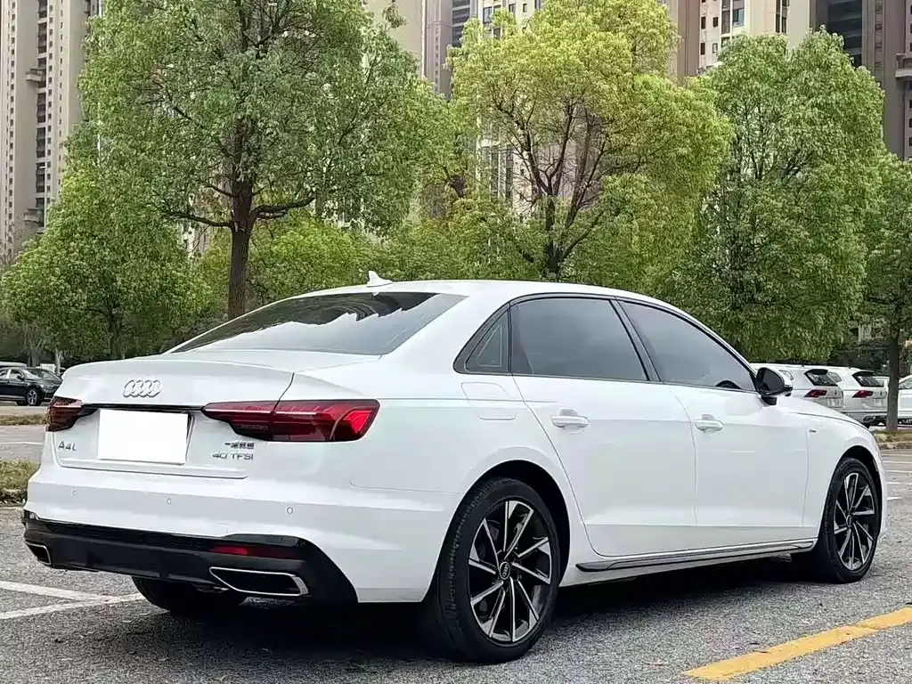Audi A4L 2023 из CN, фото 8
