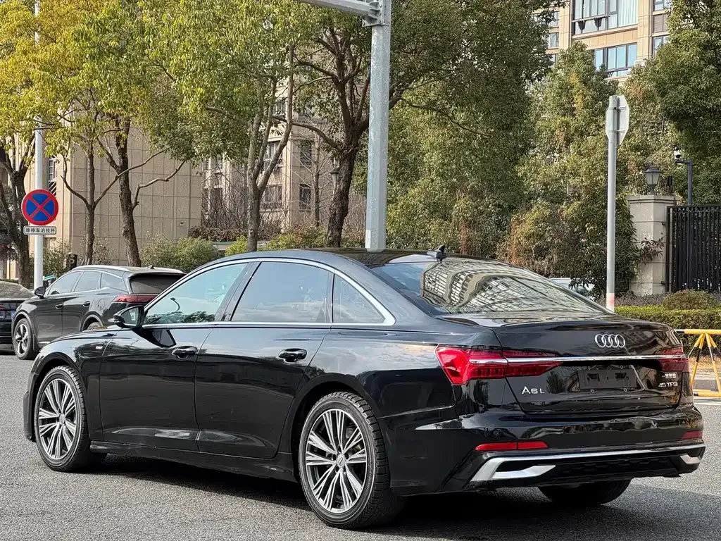 Audi A6L — фото 10