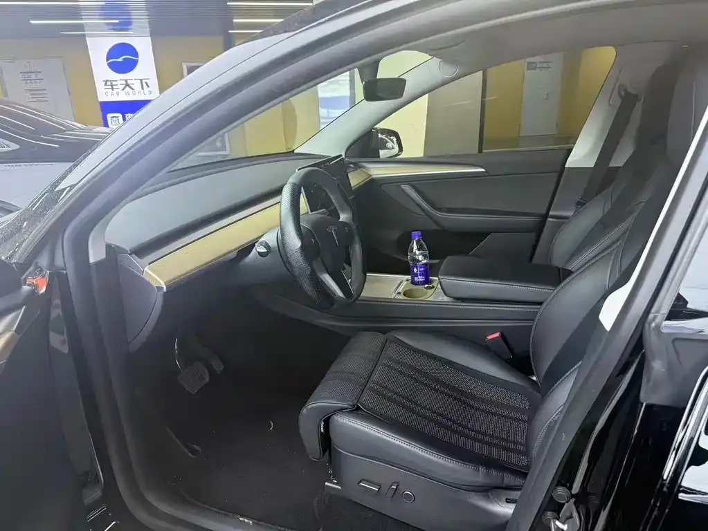 Tesla Model Y — фото 4