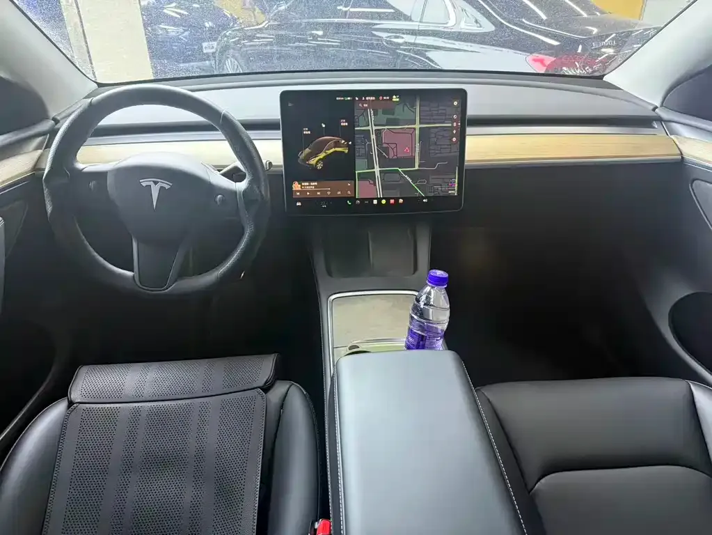Tesla Model Y — фото 7