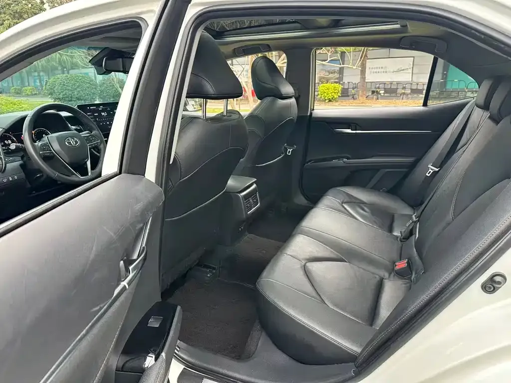 Toyota Camry 2021 из CN, фото 2