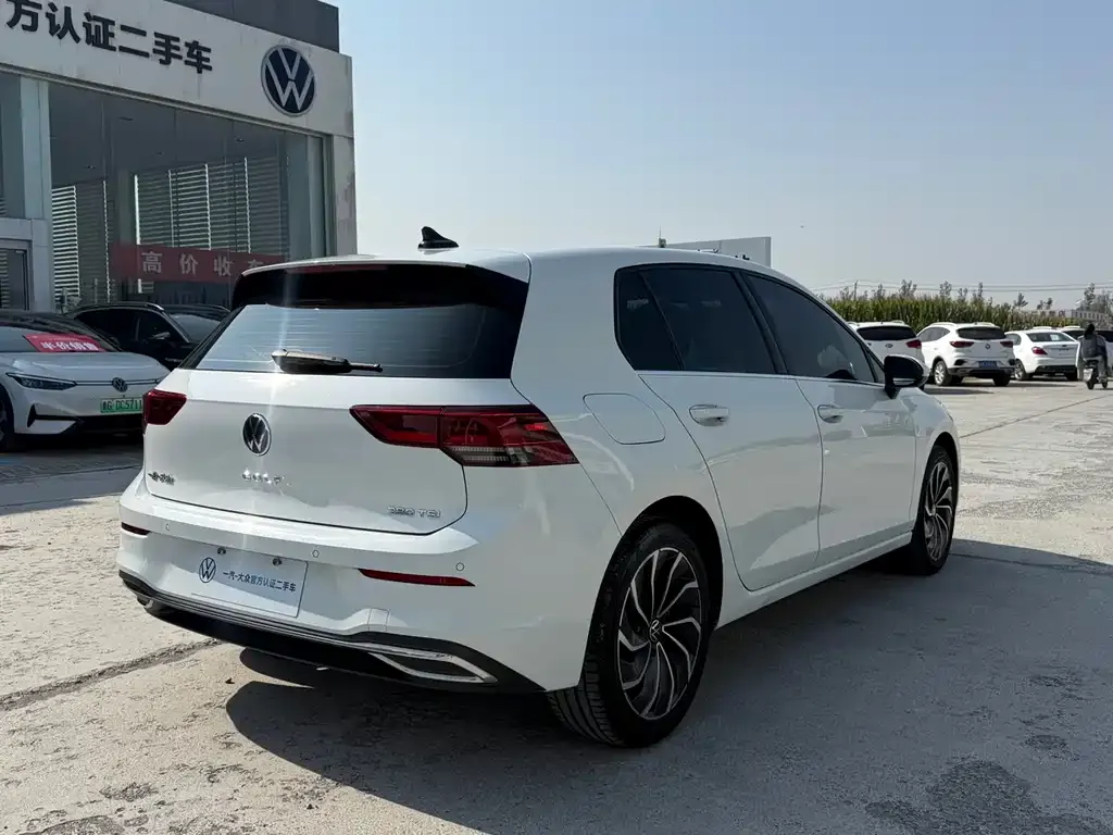 Volkswagen Golf 2024 из CN, фото 3