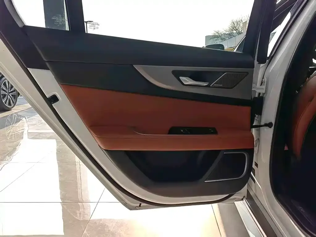 Jaguar XEL 2024 из CN, фото 8
