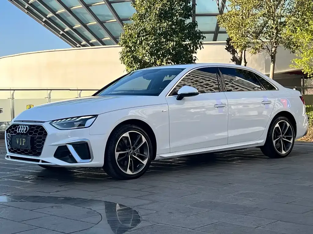 Audi A4L — фото 1