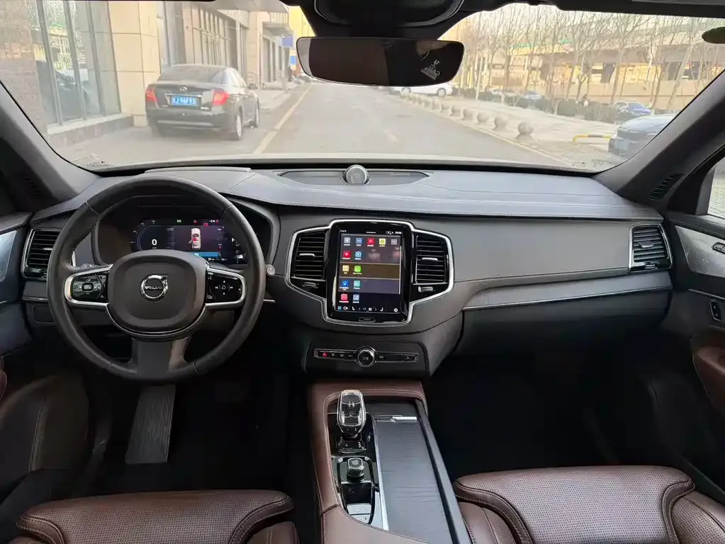 Volvo XC90 — фото 9