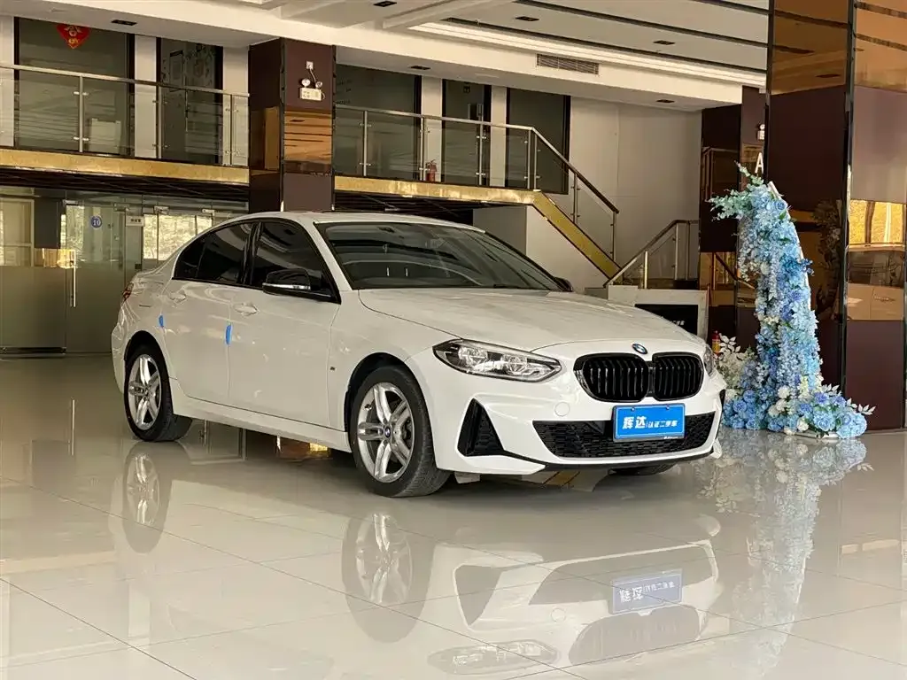 BMW 1 Series 2023 из CN, фото 2