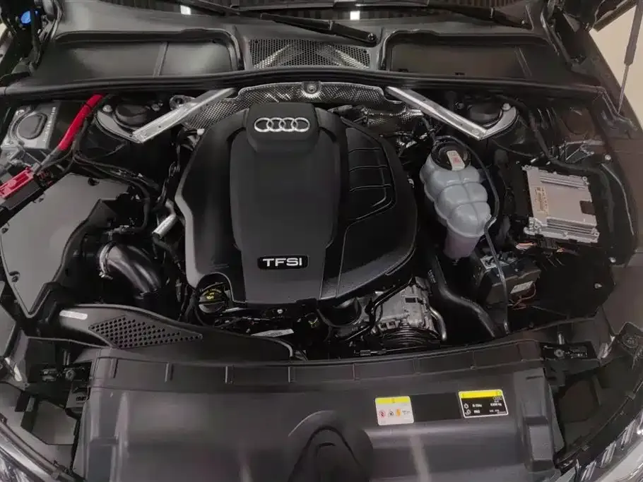 Audi A4L 2021 из CN, фото 8