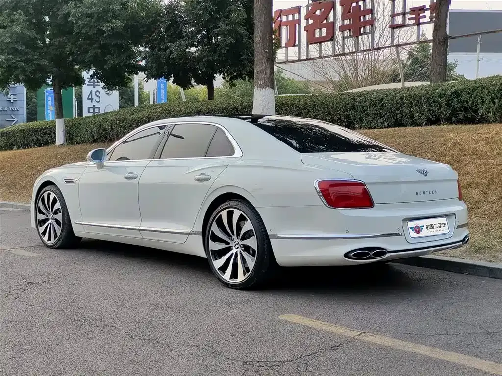 Bentley Flying Spur 2023 из CN, фото 4