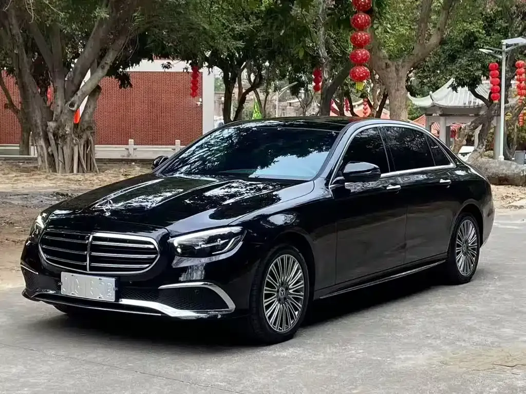 Mercedes-Benz E-Class — фото 1