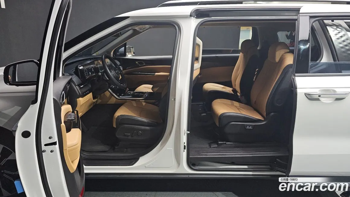 Kia Carnival — фото 10