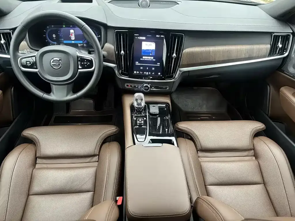 Volvo S90 PHEV 2024 из CN, фото 4