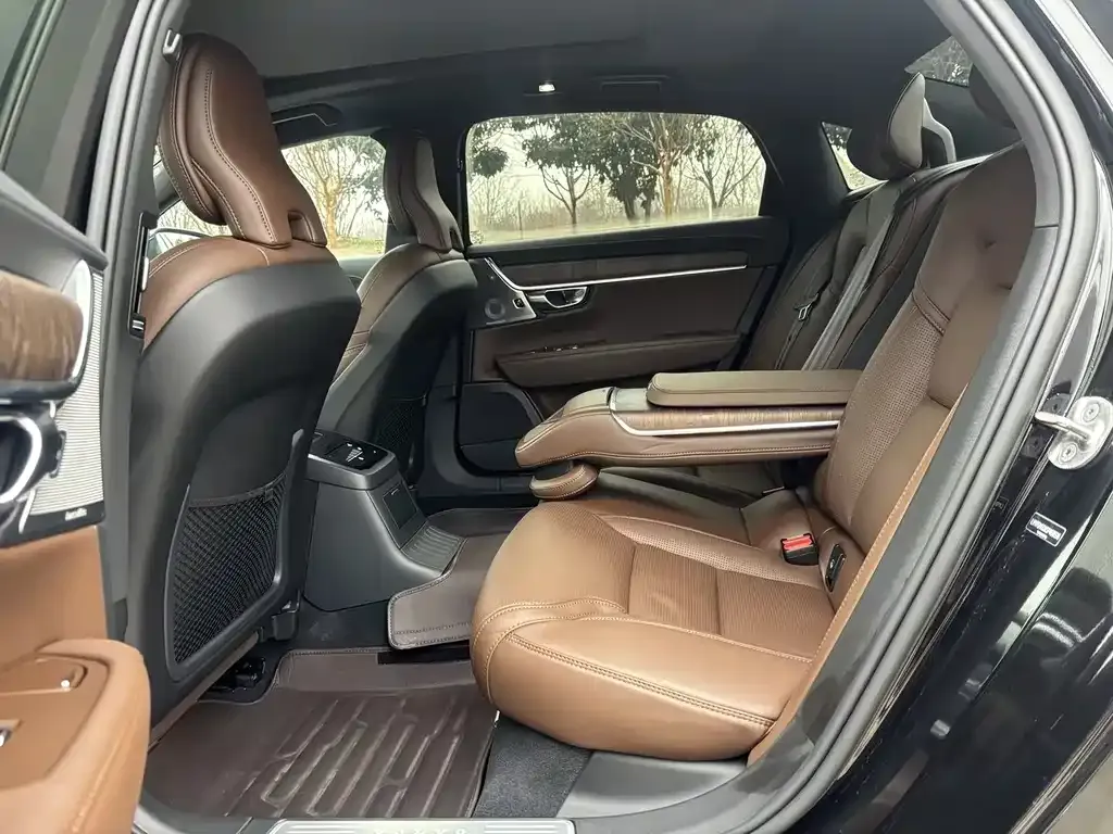 Volvo S90 PHEV 2024 из CN, фото 7
