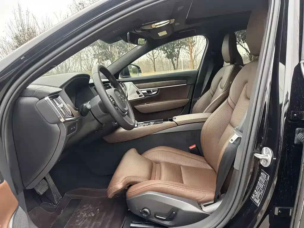 Volvo S90 PHEV 2024 из CN, фото 8