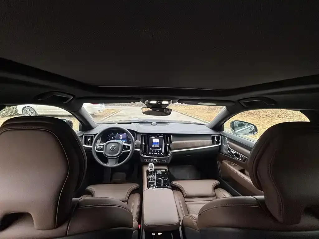 Volvo S90 PHEV 2024 из CN, фото 2