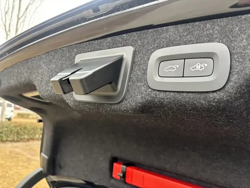 Volvo S90 PHEV 2024 из CN, фото 9