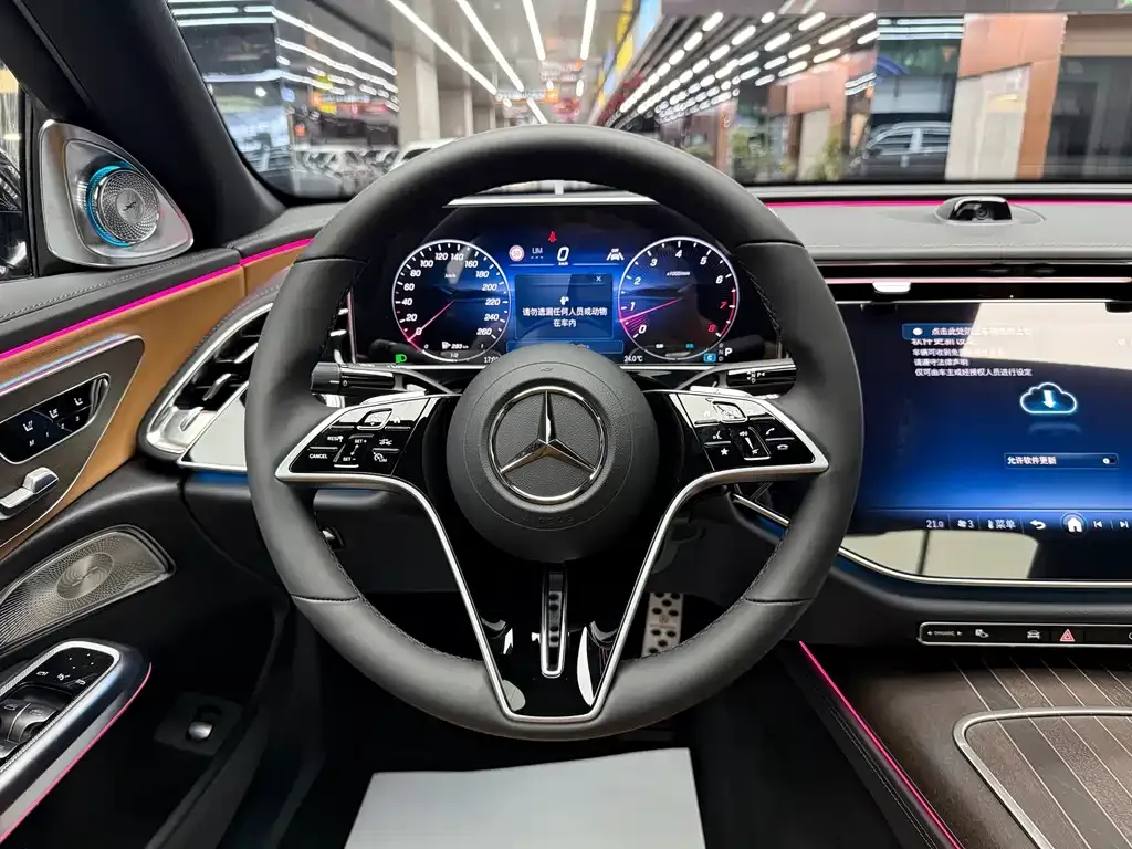 Mercedes-Benz E-Class — фото 10
