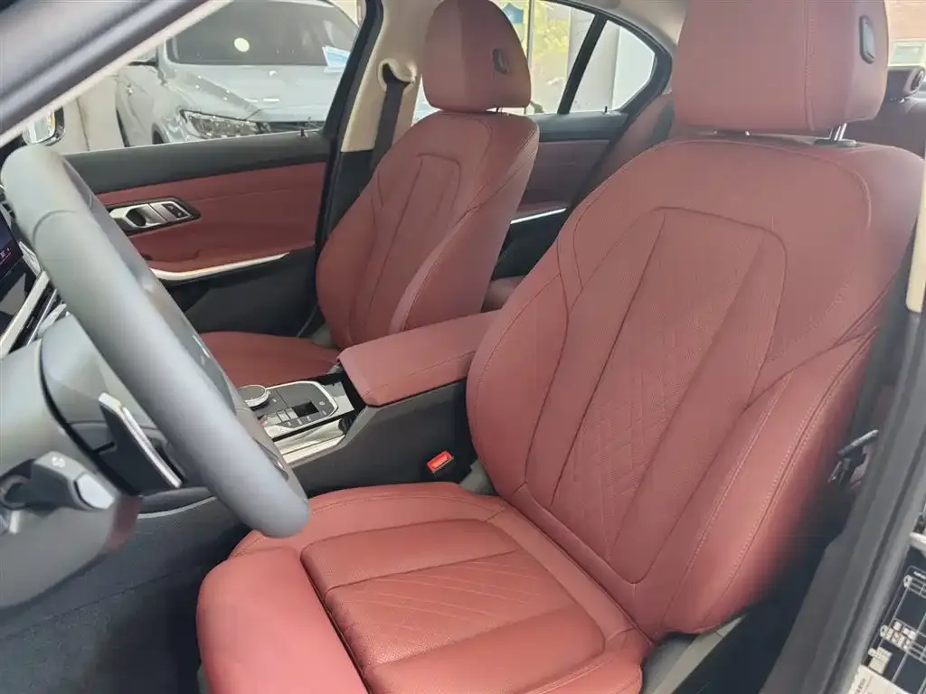 BMW 3 Series 2024 из CN, фото 2