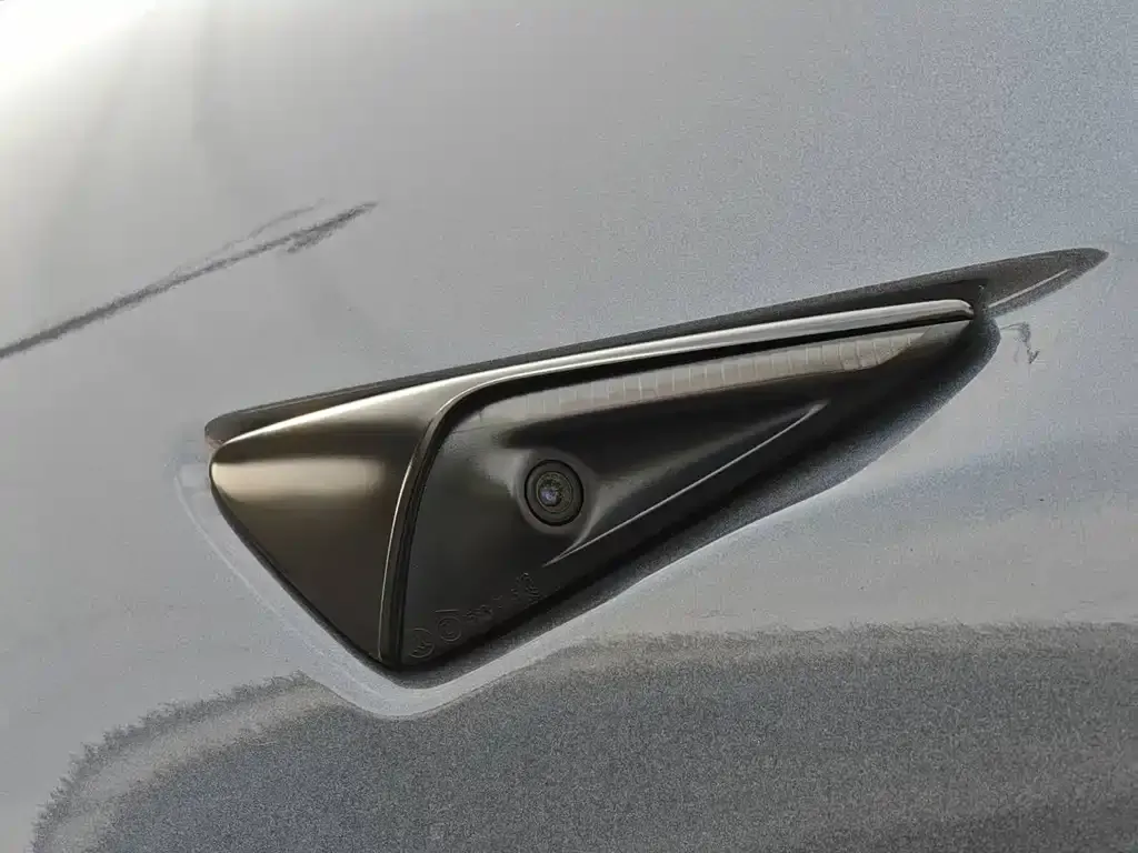 Tesla Model 3 — фото 10
