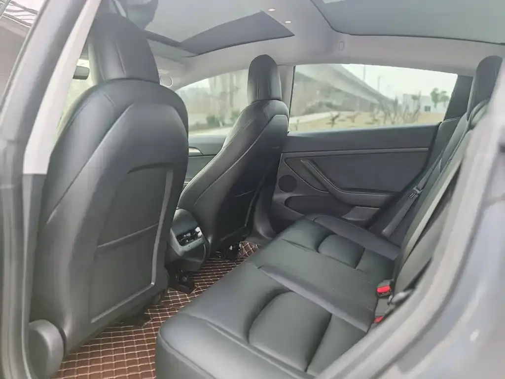 Tesla Model 3 — фото 2