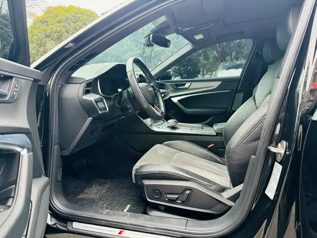 Audi A6L 2022 из CN, фото 8