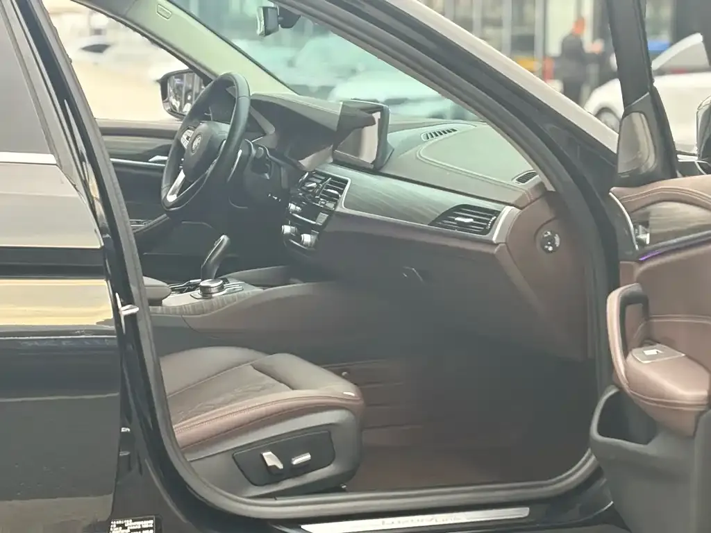 BMW 5 Series 2022 из CN, фото 3
