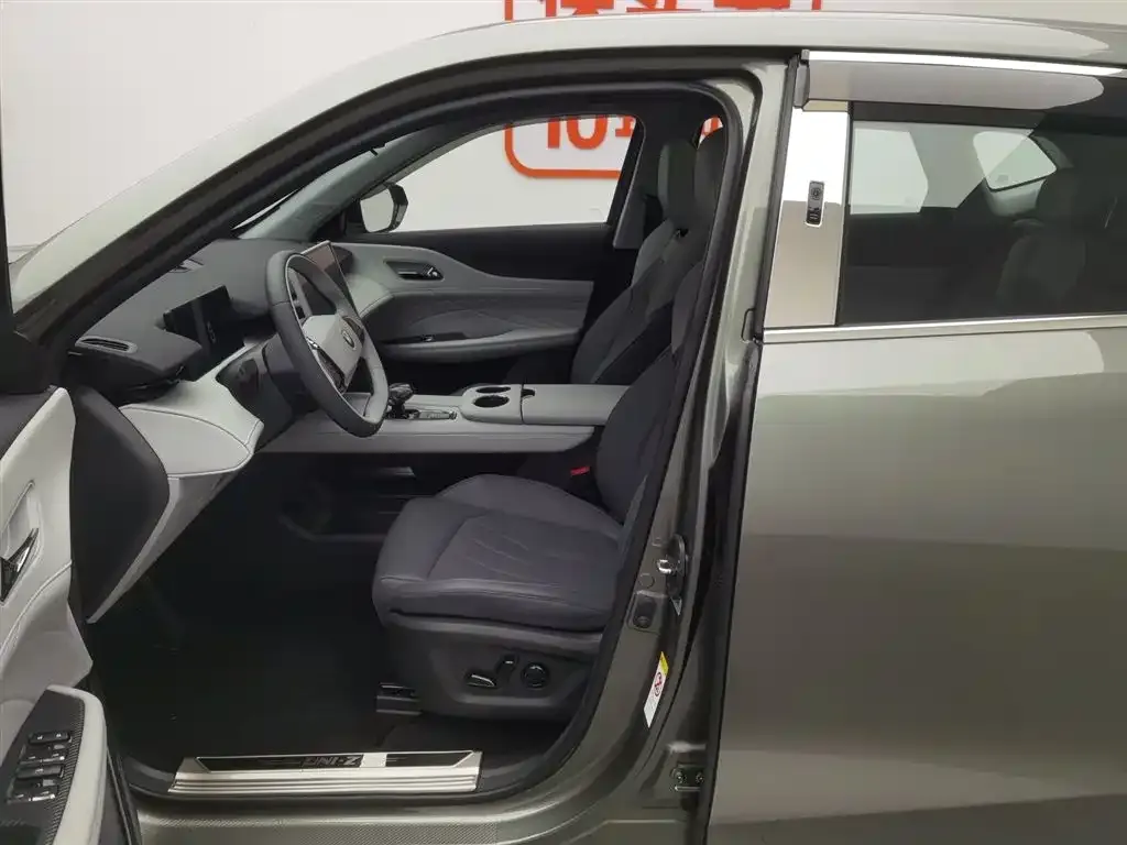 Changan UNI-Z New Energy 2024 из CN, фото 2