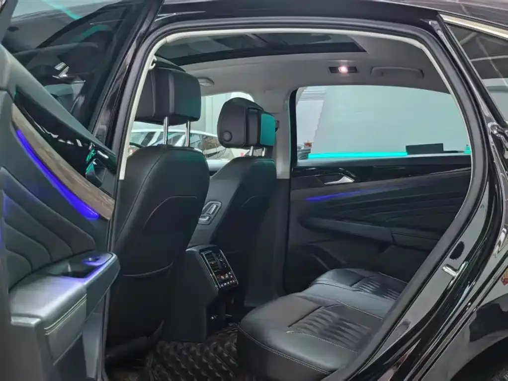 Volkswagen Passat 2021 из CN, фото 4