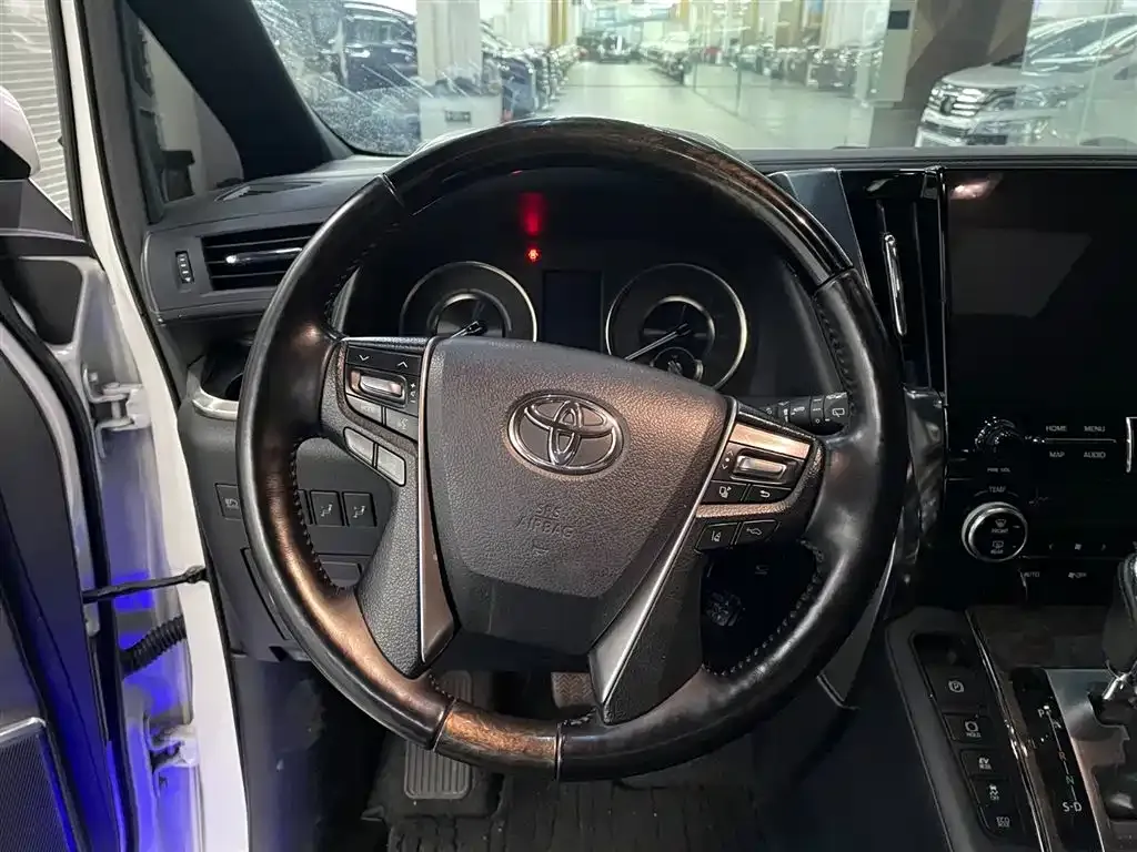 Toyota Vellfire — фото 8